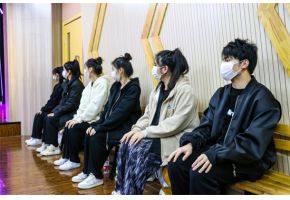 我要去曹逼免费观看"北音附中高三表演专业阶段性考试"